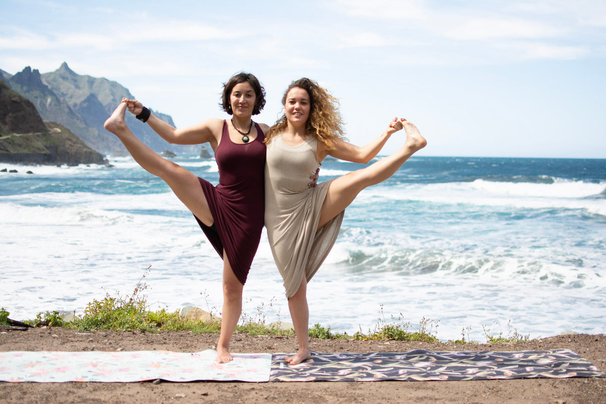 Las mejores 48 ideas de Bloque de yoga  bloque de yoga, yoga, posturas de  yoga